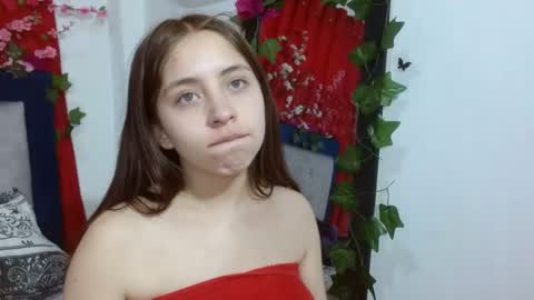 zoe_mia__ online show from April 29, 9:13 pm